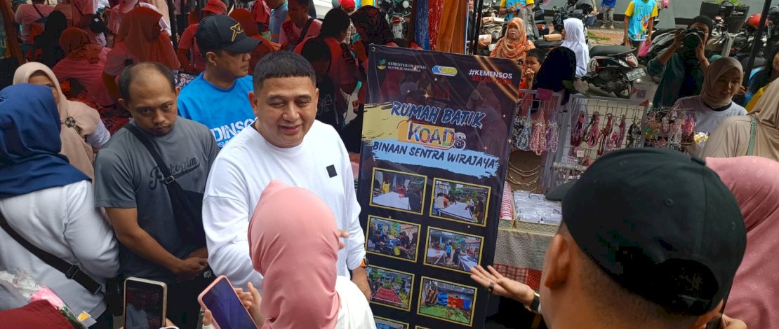 Di tengah aktivitas warga yang berolahraga, dua UMKM binaan Sentra Wirajaya Makassar - Srikandi Inklusif dan Rumah Batik KOADS - hadir memeriahkan rangkaian peringatan Hari Disabilitas Internasional (HDI) tingkat Kota Makassar.