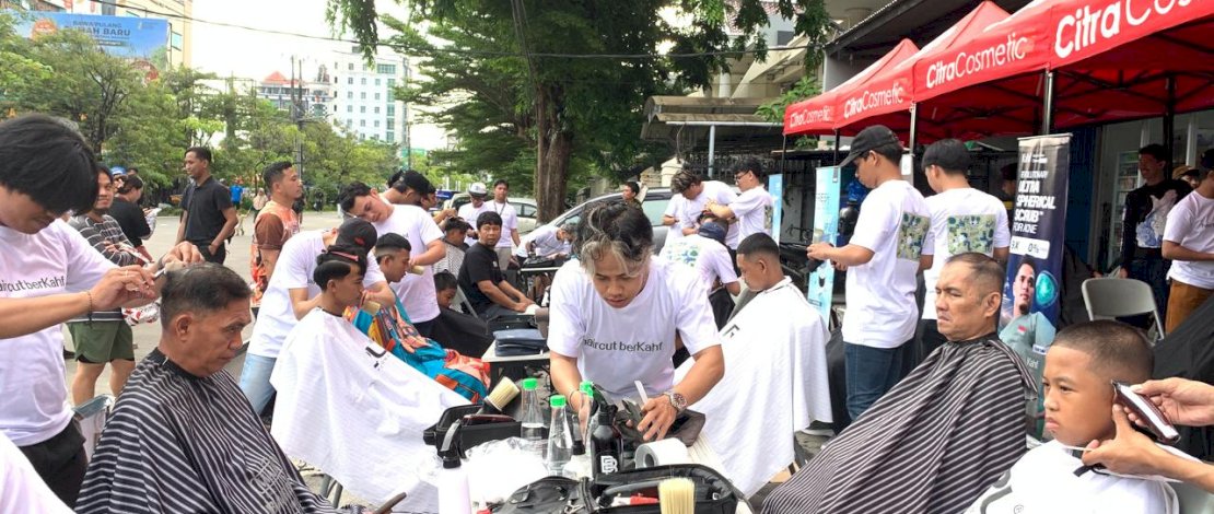 CitraCosmetic dan Kahf berkolaborasi dengan sejumlah kapster Barber Shop di Kota Makassar menggelar aksi amal bertajuk CitraCosmetic X HAIRCUT SEDEKAHF "Bayar Seikhlasnya!" pada hari Minggu, 14 Desember 2025.