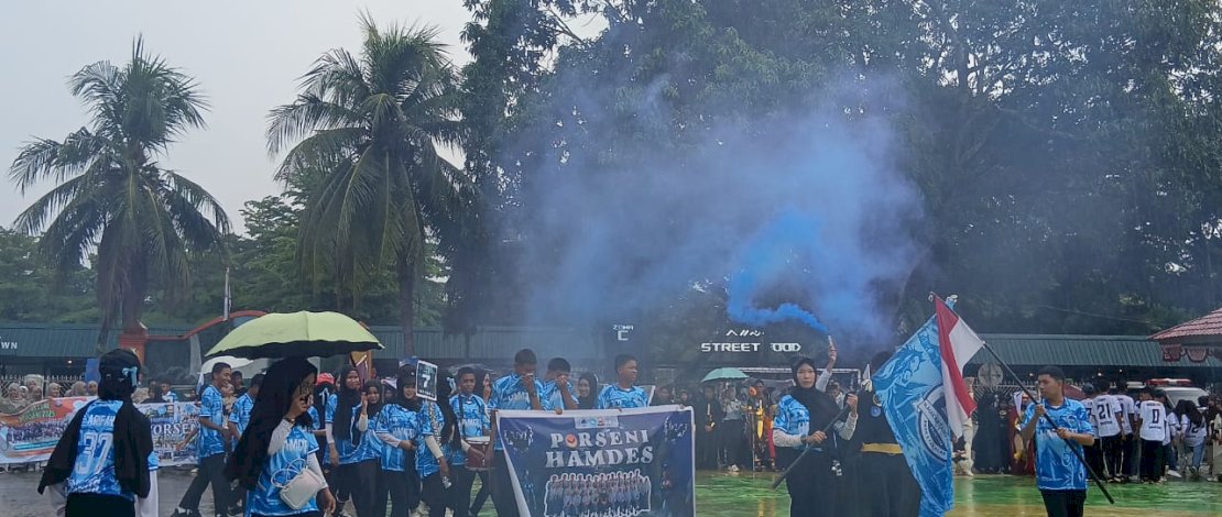 Diguyur Hujan, Semangat Siswa UPT SMA Negeri 3 Takalar Tidak Pudar Pada Pembukaan Porseni Periode 2025-2026