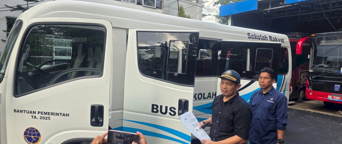 Dinas Perhubungan Kota Makassar menerima tambahan satu unit Bus Sekolah Rakyat dari Kementerian Perhubungan Republik Indonesia. 