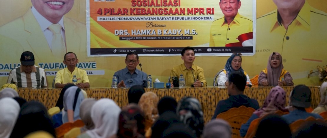 Anggota DPR RI dari Fraksi Golkar, Hamka B Kady, terus menggencarkan Sosialisasi Empat Pilar Kebangsaan. Di Kota Makassar, Jumat, 12 Desember 2025, ia mengumpulkan warga dari tiga kecamatan, untuk menyampaikan pentingnya empat pilar kebangsaan dalam kehidupan.