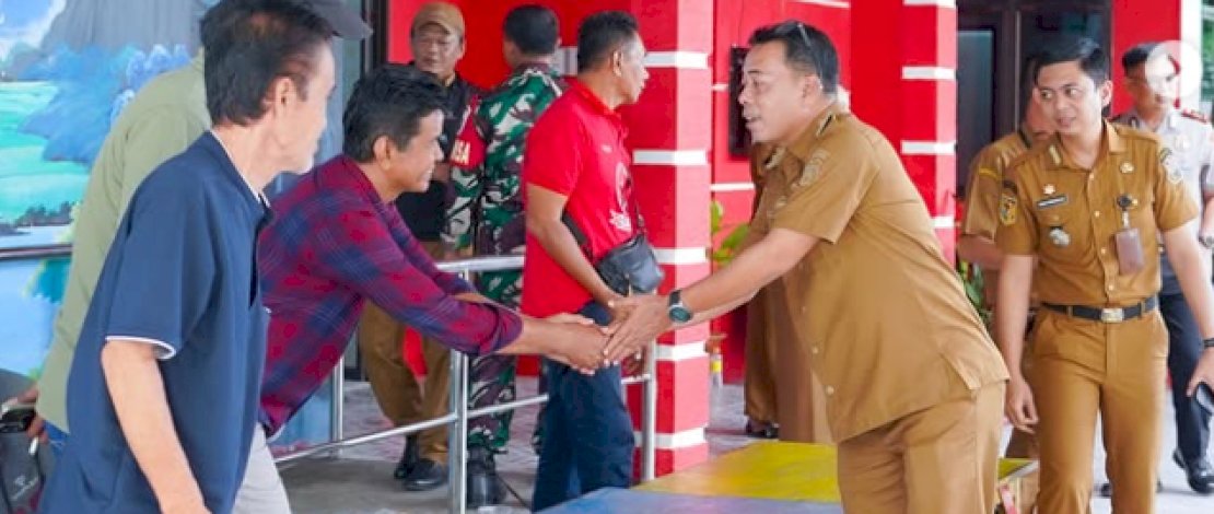 Camat Biringkanaya, Juliaman, S.Sos., melakukan kunjungan langsung ke sejumlah Tempat Pemungutan Suara (TPS) di tingkat kelurahan untuk memantau jalannya Pemilu Raya Pemilihan Ketua RW se-Kecamatan Biringkanaya, Senin 8 Desember 2025