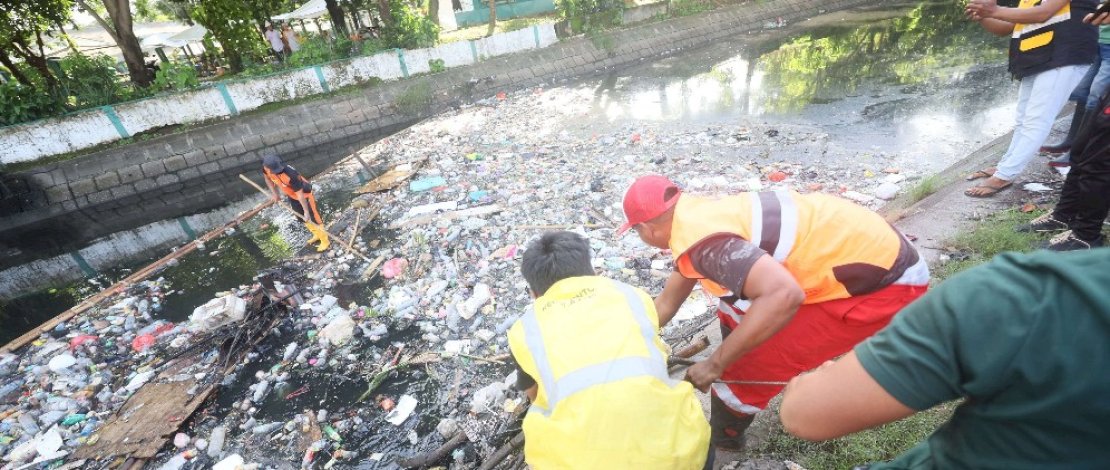 Rangkaian Festival Daur Bumi, Wali Kota Makassar Pimpin Jumat Bersih di Pasar Terong dan Jalan Sawi