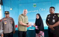 Bupati Pinrang Serahkan Bantuan Rp216 Juta untuk Korban Angin Puting Beliung