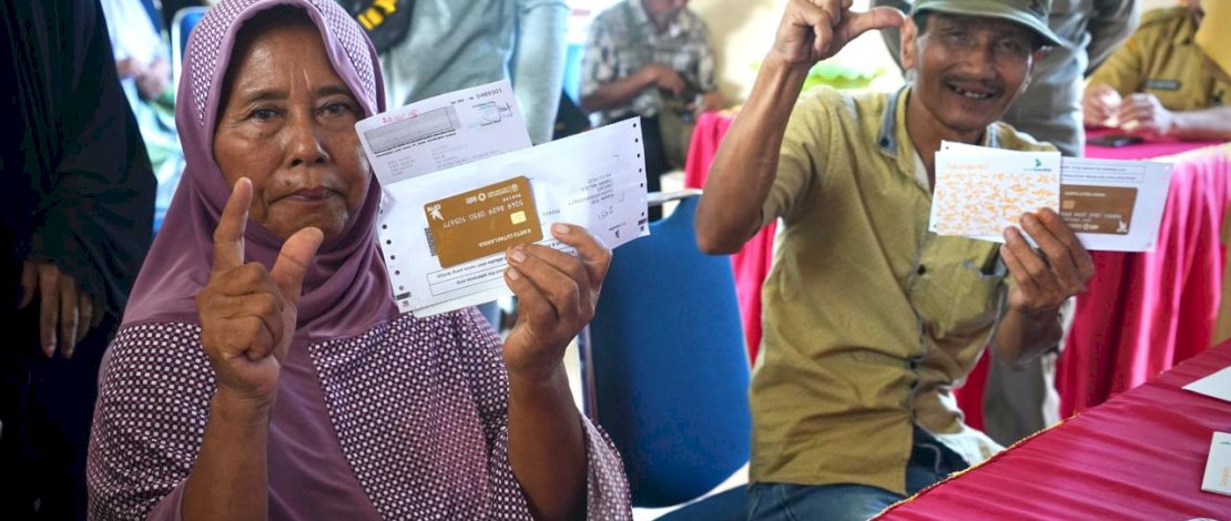 Pemerintah Kabupaten Luwu Timur menyalurkan Kartu ATM Lansia kepada seluruh penerima manfaat, Selasa, 16 Desember 2025.
