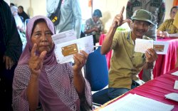 Salurkan Kartu ATM Lansia, Pemkab Luwu Timur Mudahkan Penerima Bantuan