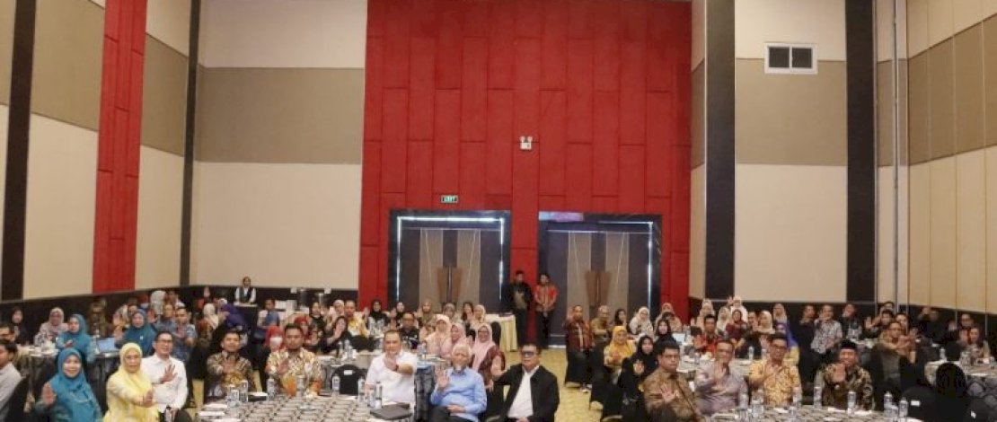 Rapat Koordinasi Penyusunan Laporan TPPS Semester II yang dirangkaikan dengan evaluasi pelaksanaan percepatan penurunan stunting kabupaten/kota se-Sulawesi Selatan, di Hotel Dalton Makassar, Kamis, 11 Desember 2025.
