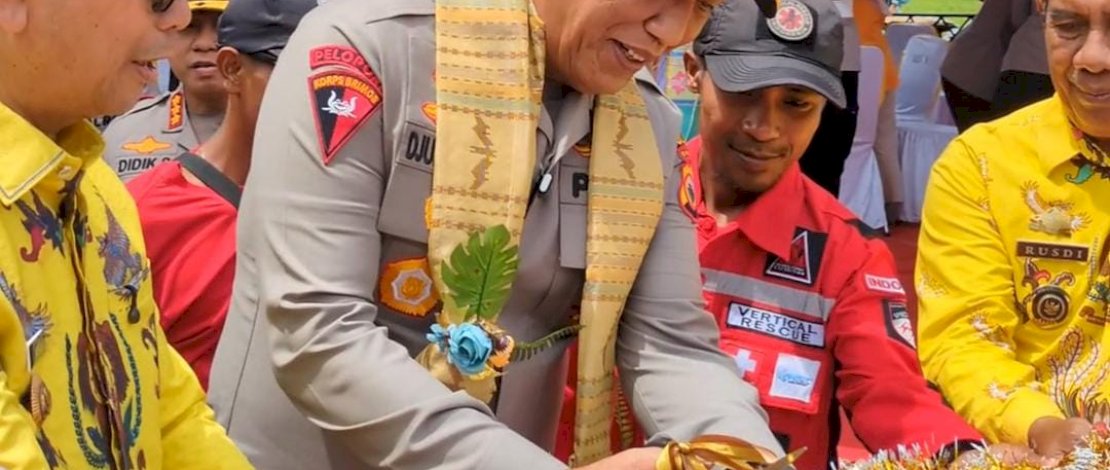 Personel Brimob Tuntaskan Pembangunan Jembatan Gantung di Soppeng, Kapolda Sulsel: Jaga dan Manfaatkan