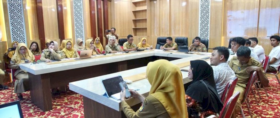 Rapat Koordinasi Program MBG yang dilaksanakan Badan Perencanaan Pembangunan, Riset dan Inovasi Daerah (Bapperida) Luwu Timur, di Ruang Rapat Pimpinan Kantor Bupati Luwu Timur, Senin, 8 Desember 2025.