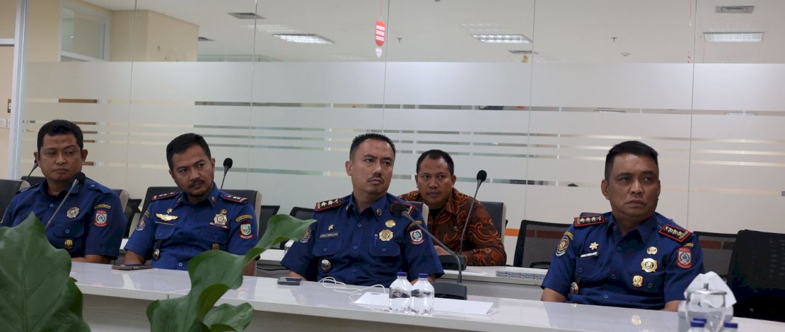 Dinas Pemadam Kebakaran dan Penyelamatan Kota Makassar mengunjungj Dinas Penanggulangan Kebakaran dan Penyelamatan Provinsi DKI Jakarta.