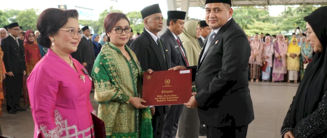 Wali Kota Makassar Anugerahkan Satyalancana Karya Satya kepada 830 PNS