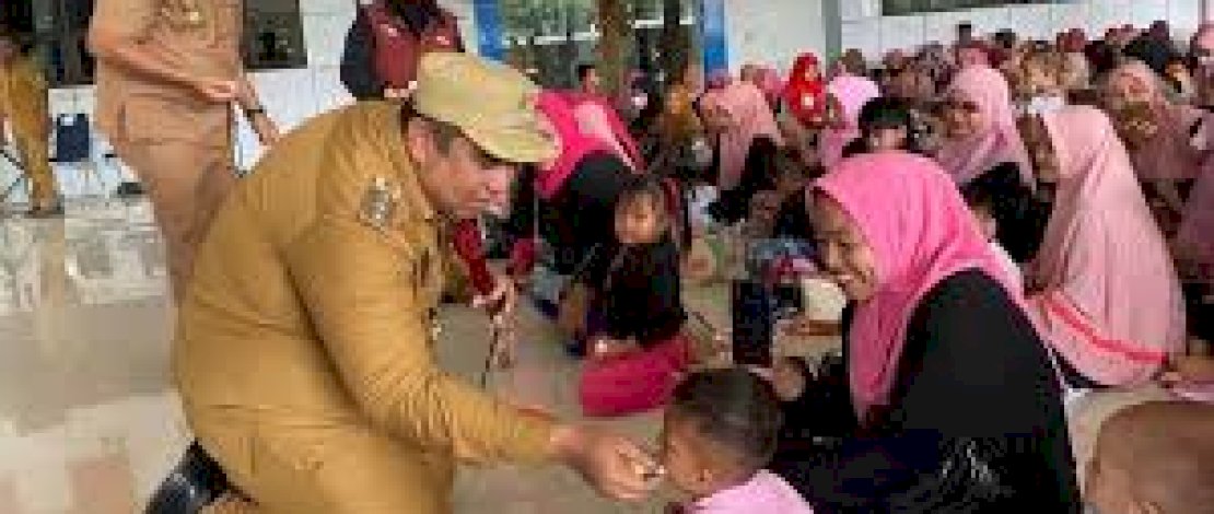  Penyaluran PMT dilakukan langsung oleh Bupati Maros, Andi Syafril Chaidir Syam, kepada balita stunting, gizi kurang, dan berat badan kurang, bertempat di Aula Puskesmas Marusu.