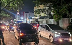Tabrakan Avanza dan Fortuner di Jalan Aroepala, Arus Lalu Lintas Hertasning Macet