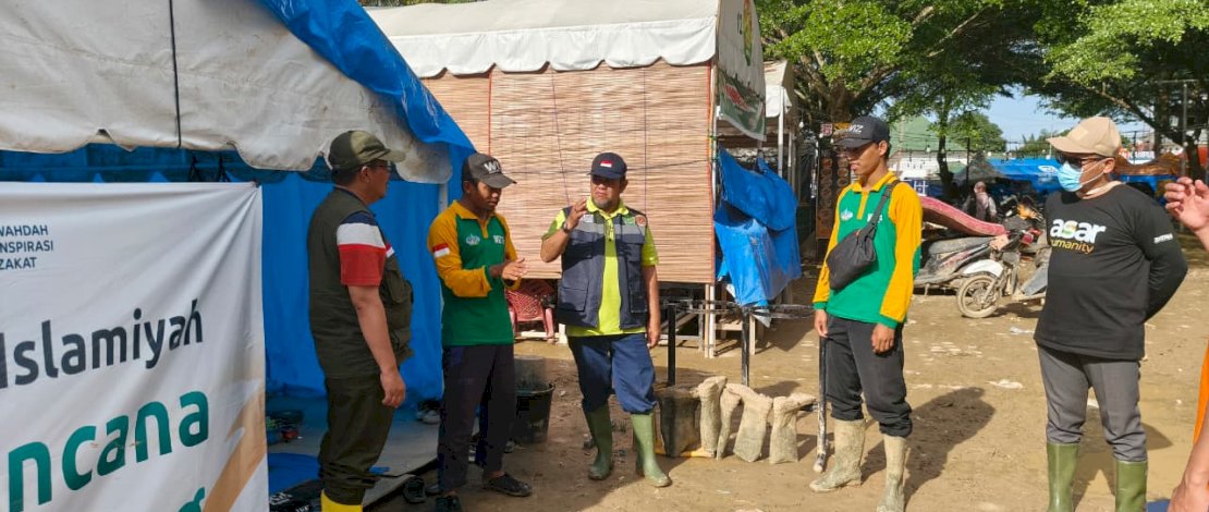 Sejumlah Laznas pertemuan silaturahmi di Posko Wahdah Peduli, Desa Kesehatan, Kecamatan Karang Baru, Kabupaten Aceh Tamiang, akhir pekan lalu.