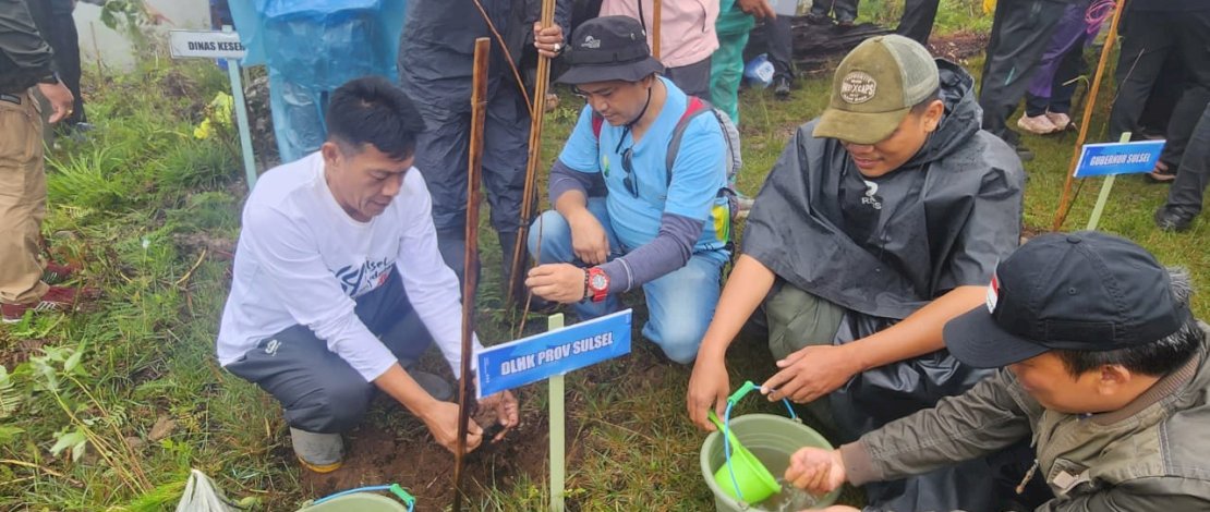 Penanaman Serentak Penghijauan Lahan Kritis di Kecamatan Tinggi Moncong Kabupaten Gowa Sabtu, 20 Desember 2025.