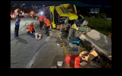 Bus Penumpang Terguling di Tol Krapyak Semarang, 16 Orang Tewas