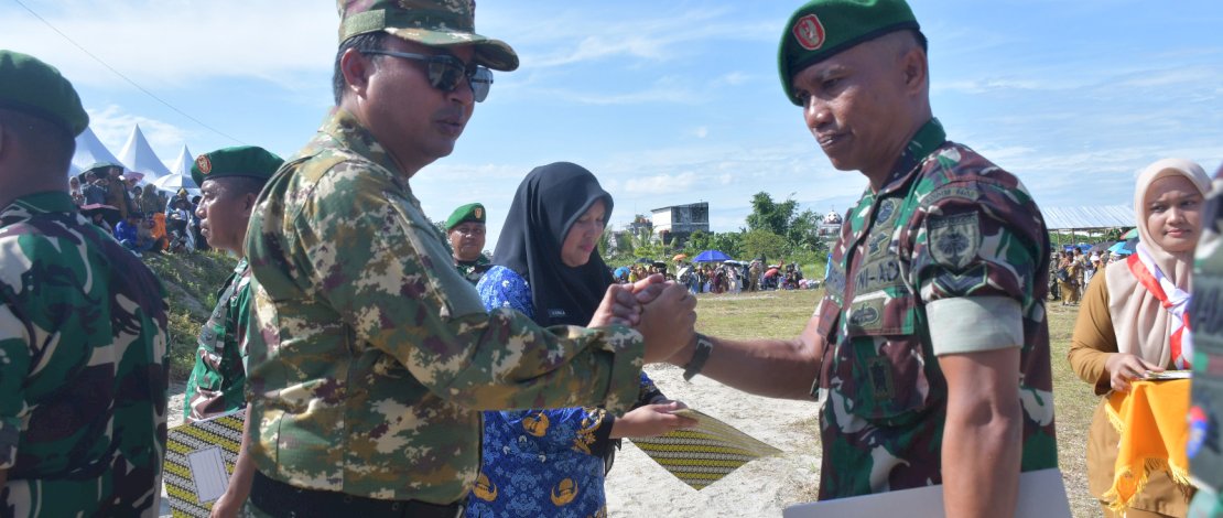 Hari Bela Negara, Bupati Luwu Utara Beri Penghargaan Pelatih Bimbel Jasmani Pencetak Prajurit TNI