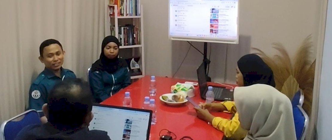 Sekretaris YKKI, Ahmadi saat berkunjung ke redaksi Bukamatanews.id, Senin, 22 Desember 2025.