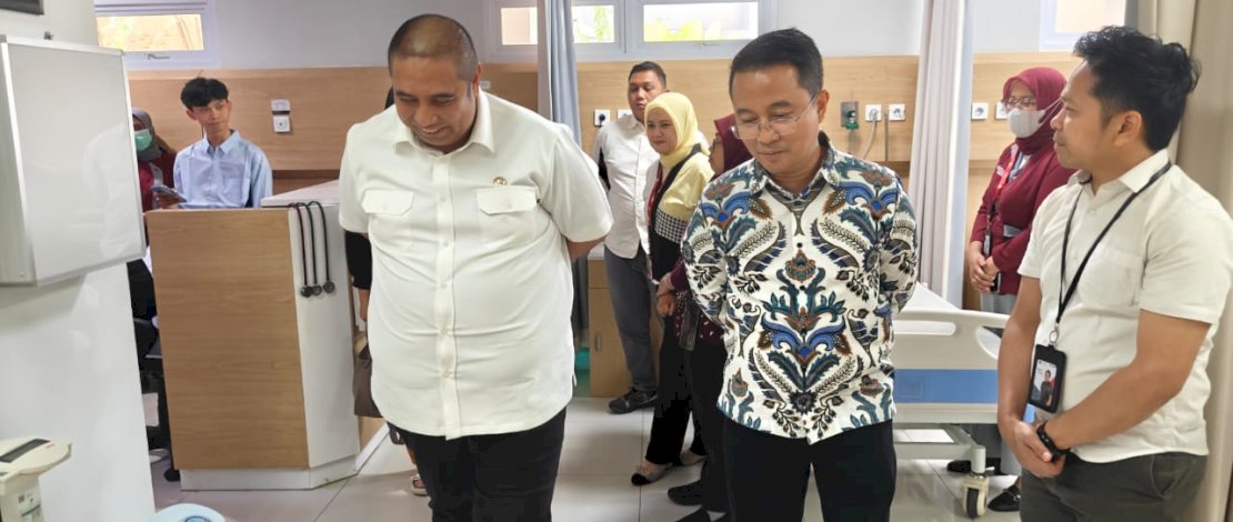 Bupati Maros, Chaidir Syam, melakukan kunjungan kerja ke Rumah Sakit Jantung dan Pembuluh Darah (RSJP) Paramarta Bandung, Rabu, 24 Desember 2025.