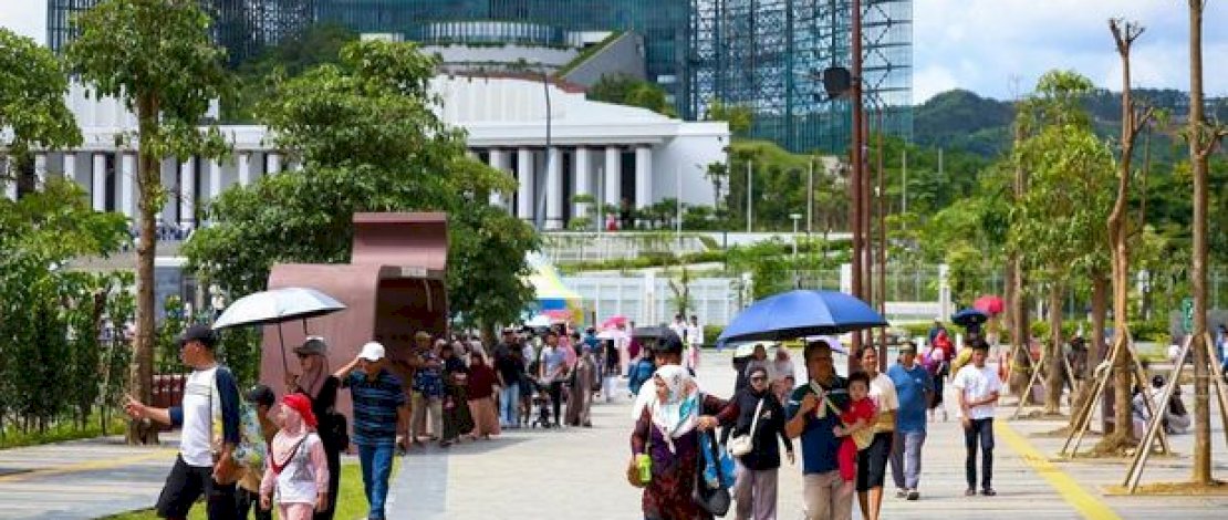IKN Padat Merayap, Diserbu Warga Saat Libur Nataru &mdash; Basuki Senyum Lebar Sambut Pengunjung