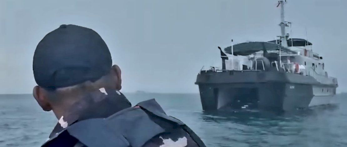TNI AL Kodaeral VI Gerak Cepat, Unsur Laut Siaga dan Pantau Ketat Insiden Kapal Terbalik di Perairan Pangkep-Sulsel