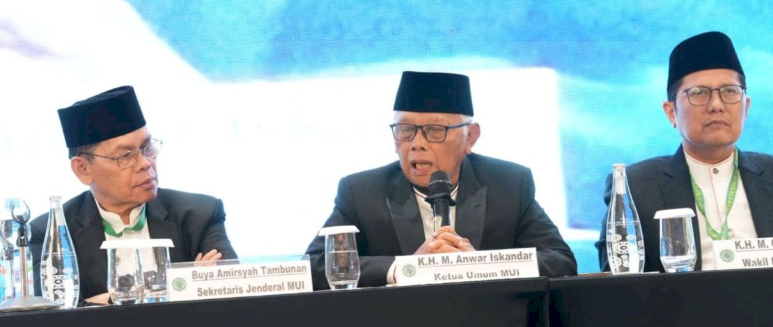 Ketua Umum Majelis Ulama Indonesia (MUI), Anwar Iskandar, mengimbau masyarakat mengisi malam pergantian Tahun Baru 2026 dengan doa bersama.