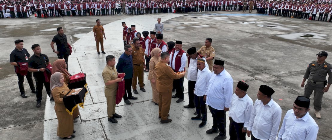 Sebanyak 6.032 Ketua Rukun Tetangga (RT) dan Ketua Rukun Warga (RW) periode 2025&ndash;2030 dilantik secara serentak di Lapangan Karebosi, Senin, 29 Desember 2025.