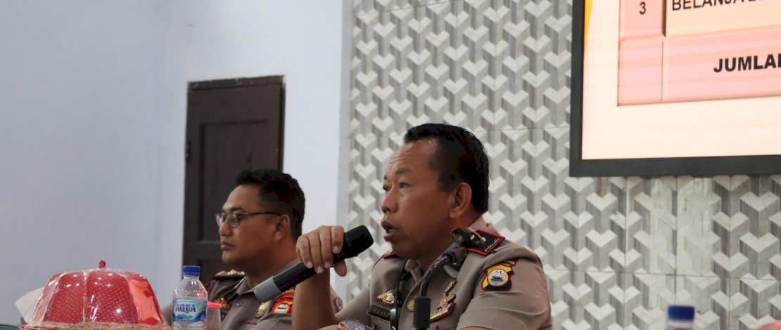 Sosialisasi DIPA 2026 dipimpin oleh Wakapolres Kepulauan Selayar, Kompol Kaharuddin, dan diikuti oleh para Kabag, Kasat, Kapolsek, perwira, bintara, serta ASN Polres Kepulauan Selayar.