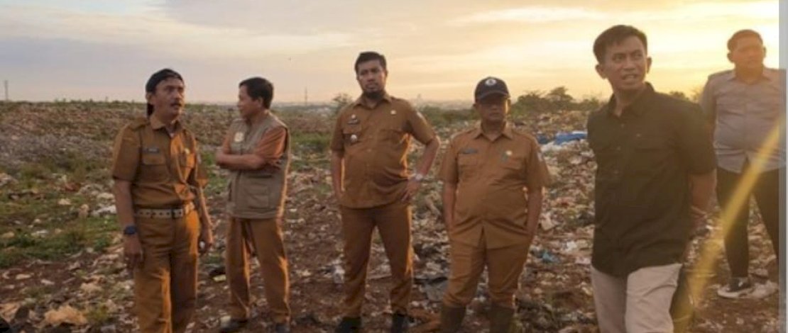 Pemerintah Kota Makassar melalui Dinas Lingkungan Hidup (DLH) terus melakukan berbagai upaya solusi dalam penanganan persoalan sampah di Tempat Pembuangan Akhir (TPA) Antang. 
