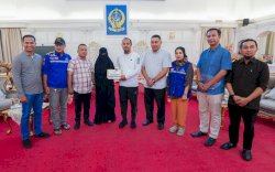Gubernur Sulsel Serahkan Bantuan kepada Keluarga Korban Kapal Tenggelam di Pangkep