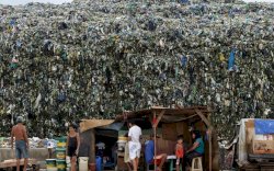 Gunung Sampah Longsor, Puluhan Pekerja Tertimbun 