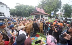 Munafri ke Pedagang Pasar Pabaeng-baeng: Tidak Digusur, Tapi Ditertibkan Demi Keselamatan Bersama