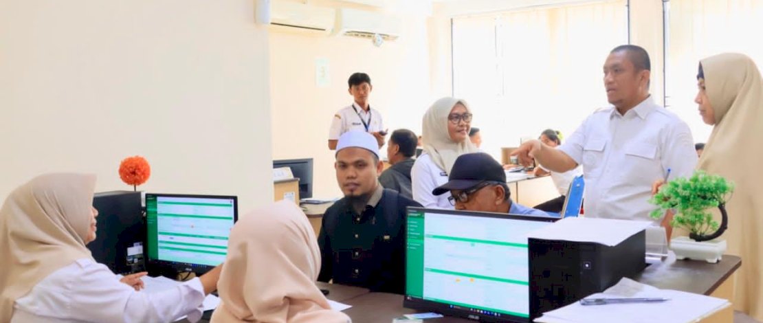 Bupati Luwu Timur, Irwan Bachri Syam, melakukan inspeksi mendadak (sidak) di empat instansi, Rabu, 14 Januari 2026.