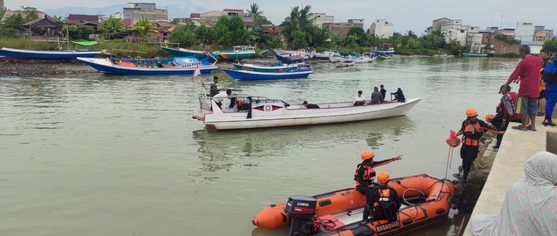 Basarnas Makassar melakukan pencarian terhadap nelayan yang hilang kontak di Perairan Siwa.