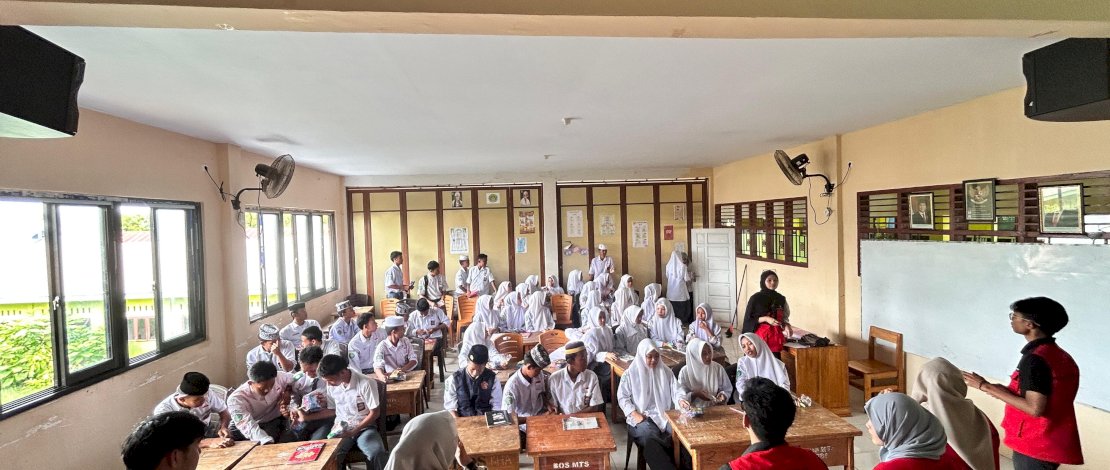 Mahasiswa KKN Unhas Gelombang 115 terus mendorong penguatan kapasitas generasi muda desa melalui program pengembangan kewirausahaan.