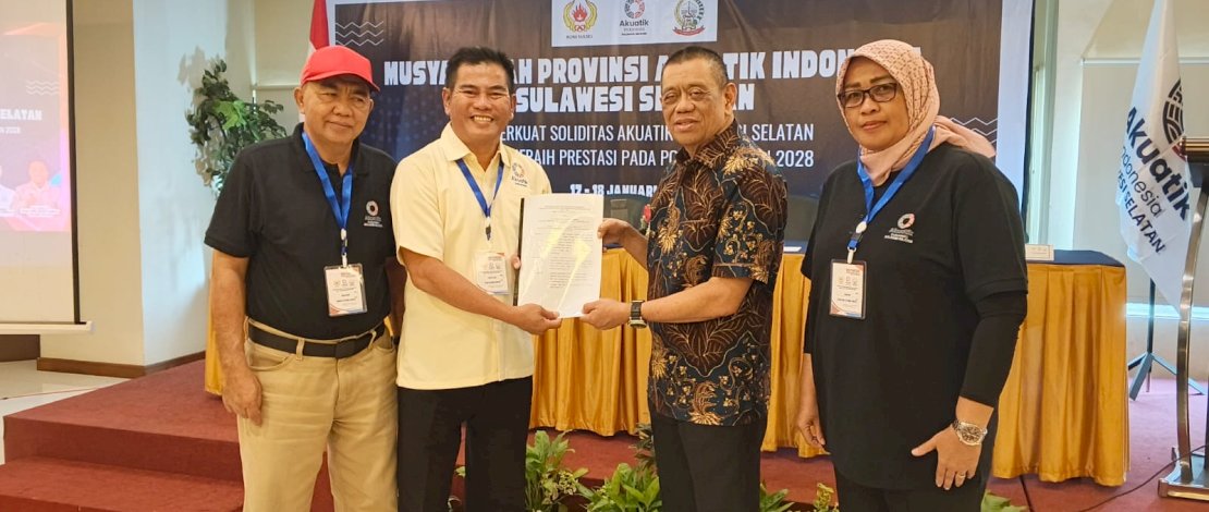 KETUA TERPILIH. Amirullah Nur Saenong (kanan) resmi terpilih sebagai Ketua Akuatik Indonesia Provinsi Sulsel periode 2026-2030 dalam Musprov) Akuatik Indonesia Sulsel 2026 di Hotel Grand Asia Makassar, Sabtu (17/1/2026).