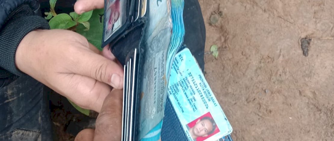 Di Antara Kabut dan Tebing Terjal, Tim SAR Menyusuri Jejak Terakhir Korban Pesawat