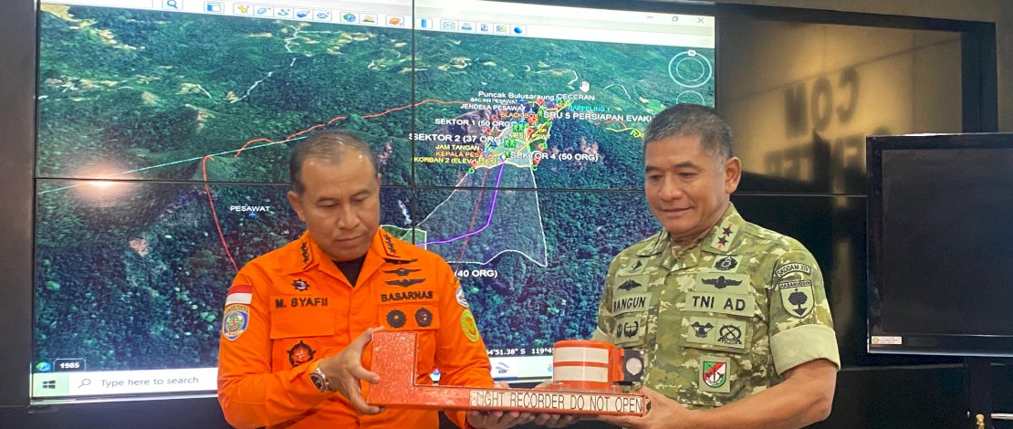 Black box pesawat yang ditemukan pada Rabu, 21 Januari 2026 oleh tim SAR gabungan dalam operasi pencarian kecelakaan pesawat ATR 42-500 di wilayah Maros&ndash;Pangkep resmi diserahkan kepada Kepala Badan Nasional Pencarian dan Pertolongan (Basarnas), Marsekal Madya TNI, Mohammad Syafii, di Kantor Pencarian dan Pertolongan Kelas A Makassar.