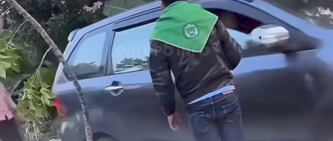 Viral di Sosmed ! Terjebak Blokade di Jalan Trans Sulawesi, Pengendara Emosi Gagal Menjenguk Orang Tua Sakit