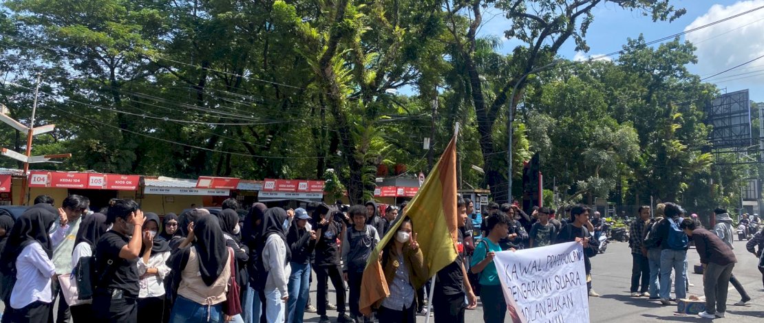 Sidang Praperadilan Kasus Pelecehan Seksual Sesama Jenis Dosen-Mahasiswa UNM Diwarnai Aksi Protes