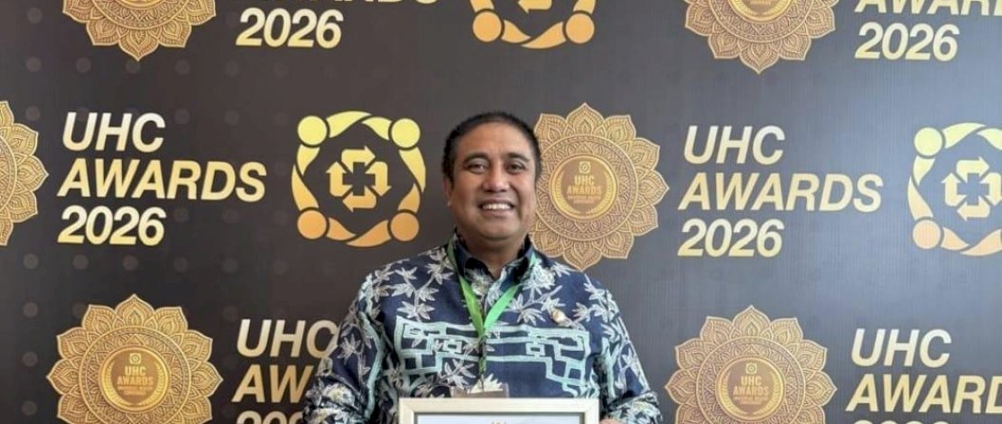 Bupati Maros AS Chaidir Syam menerima penghargaan UHC Award 2026, di Jakarta, Selasa, 26 Januari 2026.