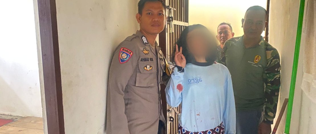 Terduga pelaku penganiayaan terhadap Ibu Kandung hingga tewas di Bone, saat berada dalam pengamanan polisi.