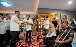 Sekda Sulsel Serahkan Bantuan Bagi Penyandang Disabilitas dari Empat Daerah