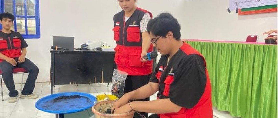Pelatihan Pembuatan Briket Sekam Padi sebagai Energi Alternatif Ramah Lingkungan, yang bertempat di Kantor Desa Tonrong Rijang, Kecamatan Baranti, Kabupaten Sidenreng Rappang, pada Selasa, 28 Januari 2026.