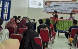 Mahasiswa KKNT Unhas Perkenalkan Inovasi Pengemasan Briket Sekam Padi di Desa Tonrong Rijang Sidrap