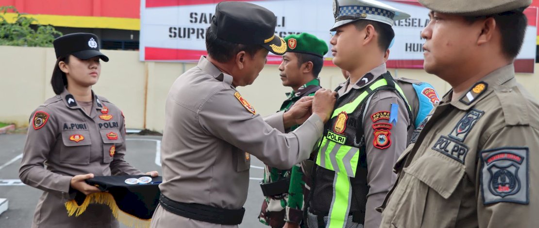 Pelaksanaan Apel Gelar Pasukan sebagai tanda dimulainya Operasi Keselamatan Pallawa 2026, dilaksanakan di Halaman Mapolres Selayar, Senin, 2 Februari 2026.