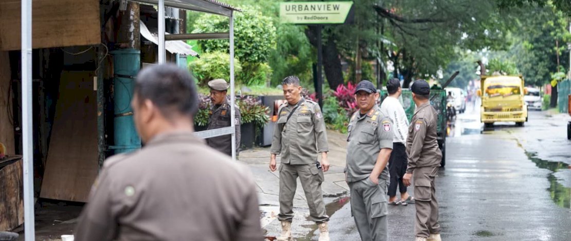 Satpol PP Makassar Tertibkan Lapak PKL di Jalan Datu Museng dan Maipa