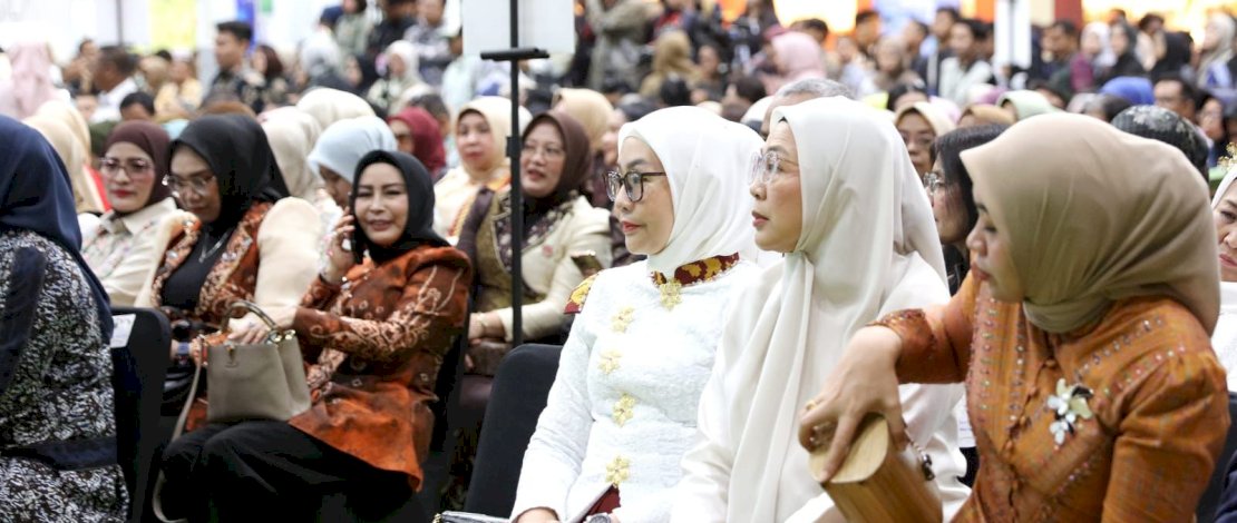 Ketua Dewan Kerajinan Nasional Daerah (Dekranasda) Kota Makassar, Melinda Aksa bersama jajaran pengurus, menghadiri pembukaan pameran kerajinan terbesar di Indonesia, INACRAFT 2026, yang digelar di Jakarta Convention Center (JCC), Senayan, Rabu, 4 Februari 2026.
