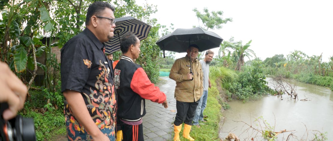 Munafri Arifuddin turun langsung meninjau Jembatan Kaccia di Kelurahan Barombong, Kecamatan Tamalate, Kamis, 5 Februari 2026.
