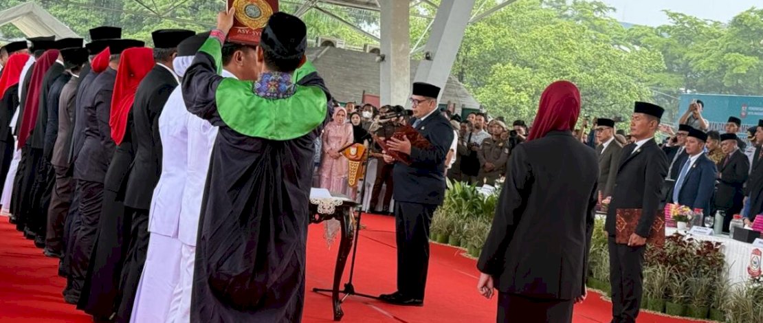 Pelantikan dan pengambilan sumpah jabatan 13 Camat di Kota Makassar, Jumat, 6 Februari 2026.